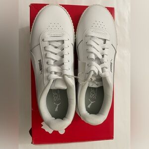 Puma ladies puma carina shoes white with silver details, size 6.5 NWT